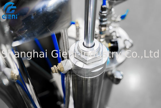 Hochgeschwindigkeits-kosmetische Mischer-Maschine des Pulver-50L mit Öl-Sprühgerät