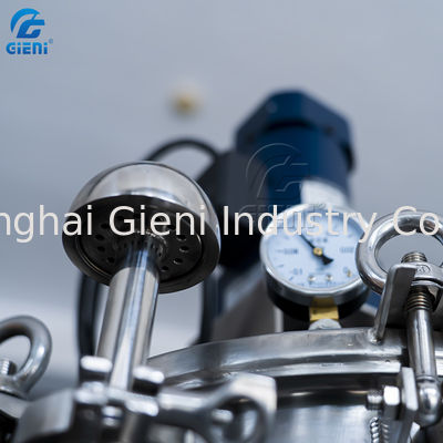 Abdeckcreme-kosmetische Füllmaschine 45pcs/Min 100ml mit dem Düsen-Anheben