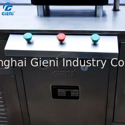 Kosmetisches Lidschatten-Pulver, das zusammenpressende Maschine drückt